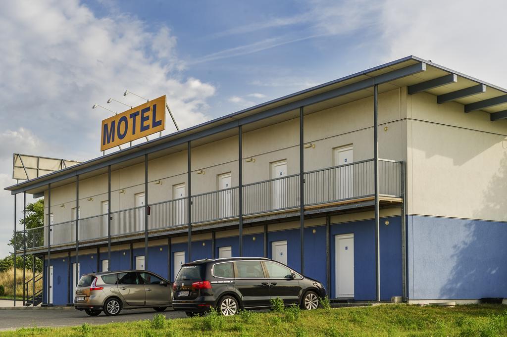 Tour-Motel Wilfersdorf  エクステリア 写真