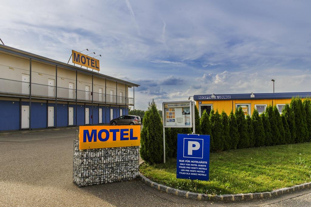 Tour-Motel Wilfersdorf  エクステリア 写真